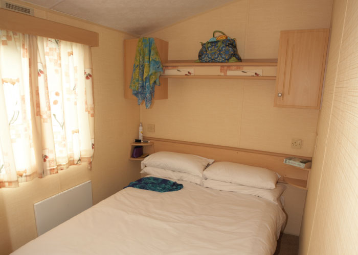 Shaldon Silver caravan double bedroom