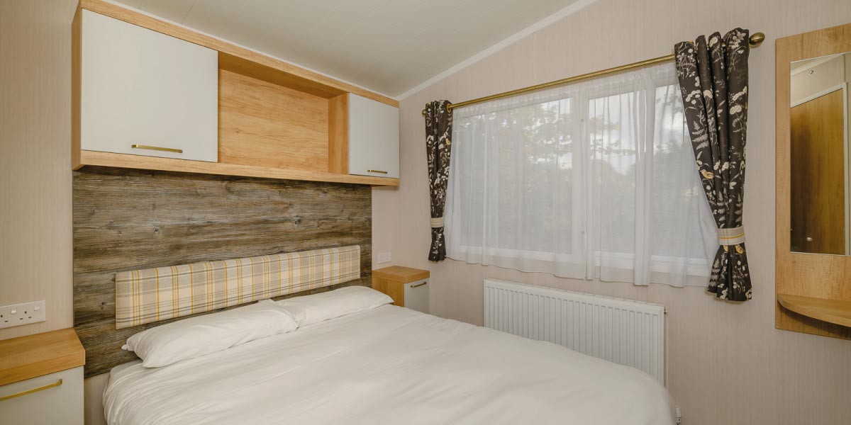 Waverley Gold Plus master bedroom (Waverley Platinum Caravan)